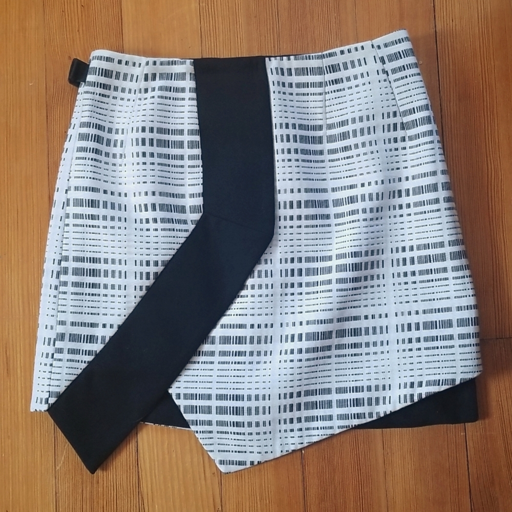 Edgy, Asymmetric Hem Mini Skirt w/ Buckle Detail - Black & Off-White